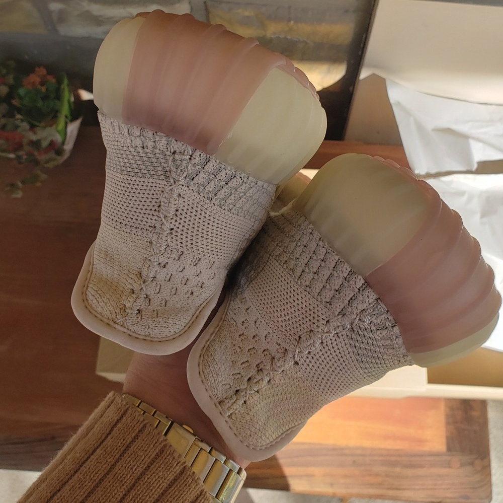 ****SOLD****Yeezy boost 350 Citrin - Picture 8 of 8